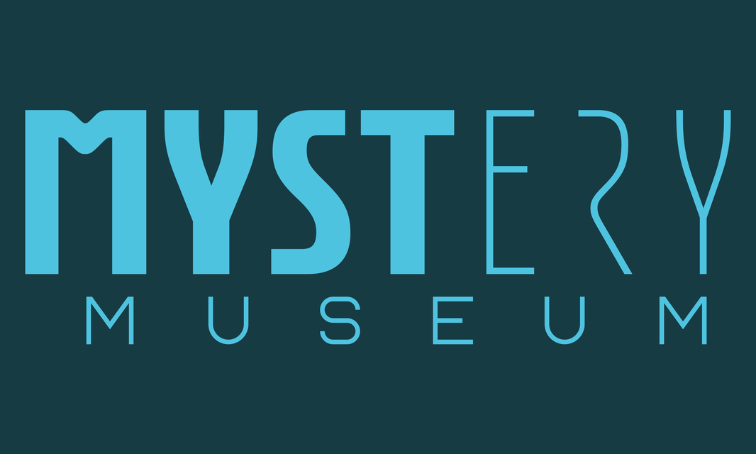 Logo met donkere achtergrond en licht-blauwe tekst: Mystery Museum.