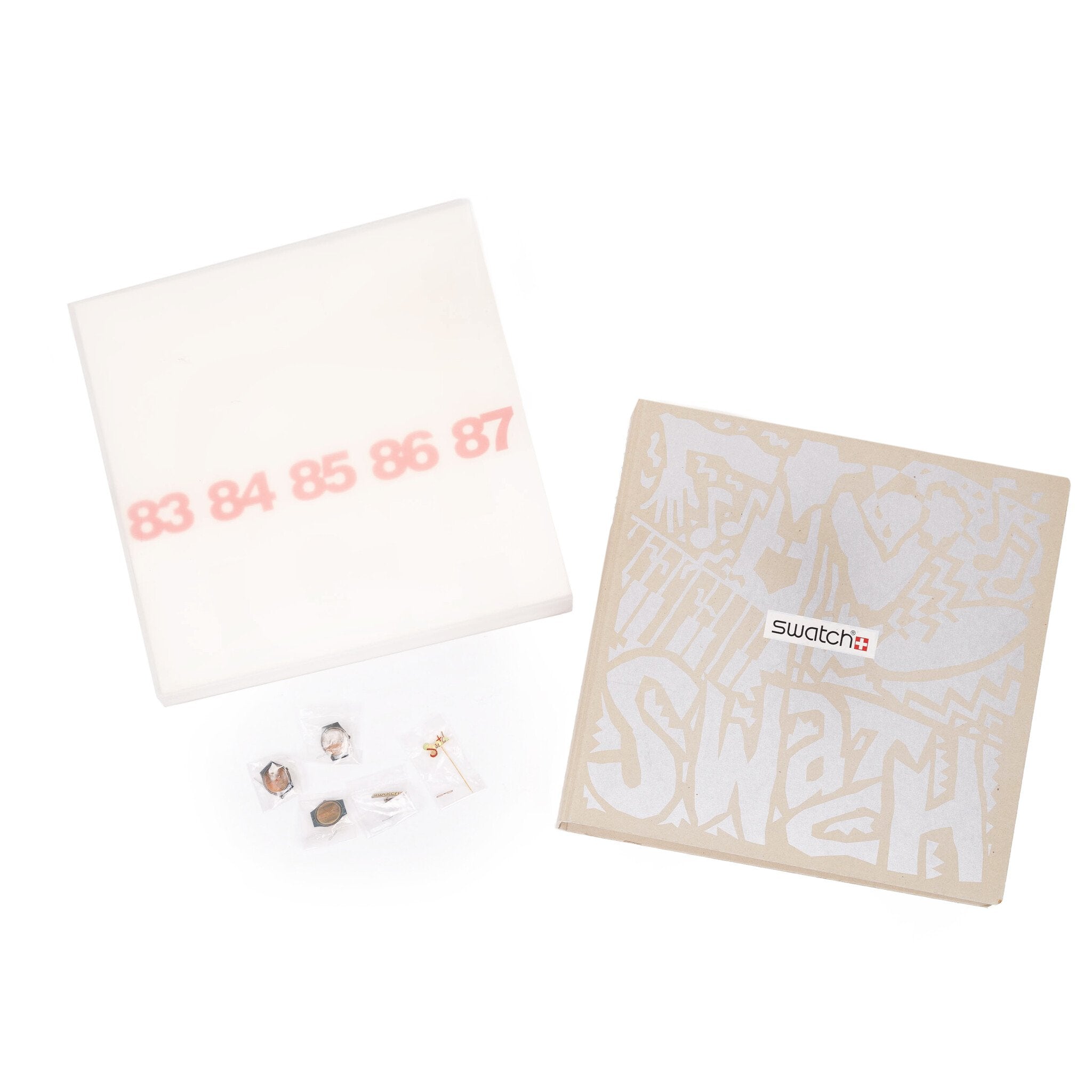Set van twee catalogi Swatch Catalogus 1983 - 1992, Swatch Catalogus 1995 -1997 met vijf Swatch pins-zoom-1