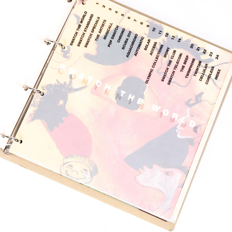 Set van twee catalogi Swatch Catalogus 1983 - 1992, Swatch Catalogus 1995 -1997 met vijf Swatch pins-zoom-