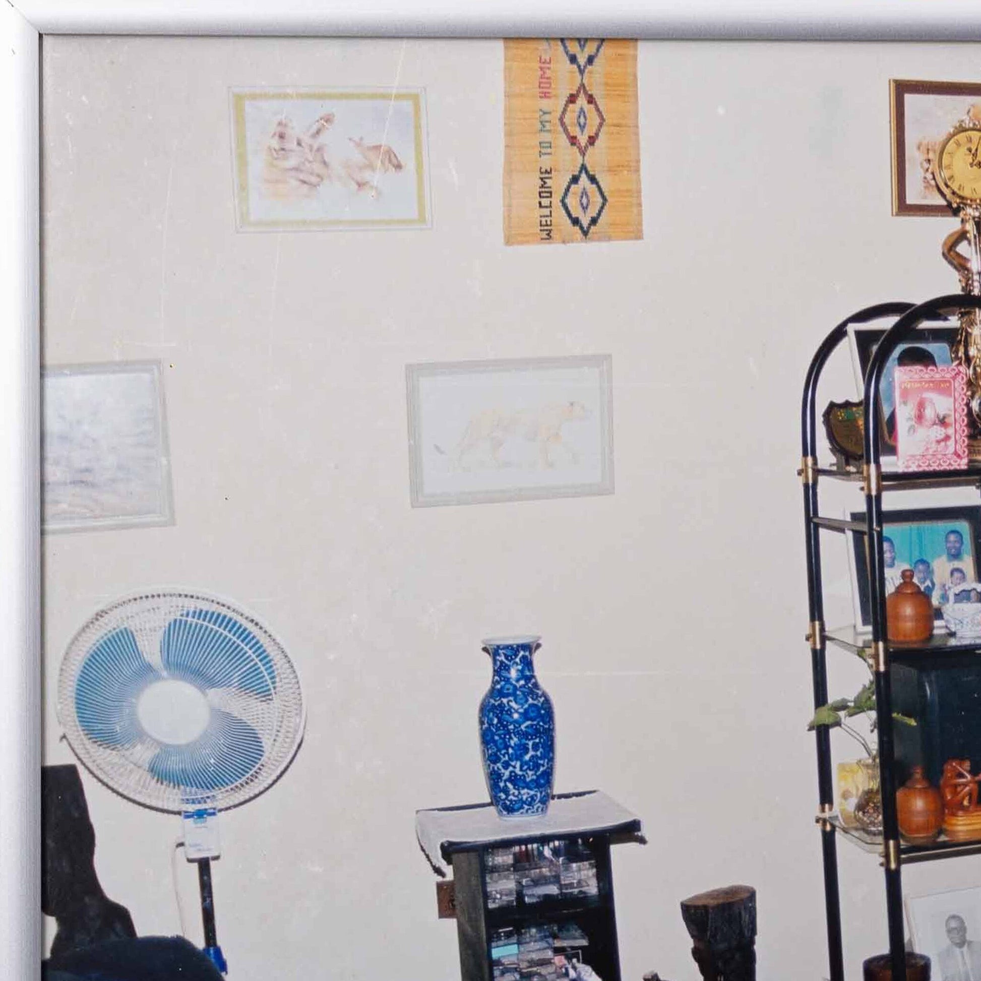 Twee foto's (Medium Density Lounge) van Bester Ndoro in Mutare, Zimbabwe, 2001-5