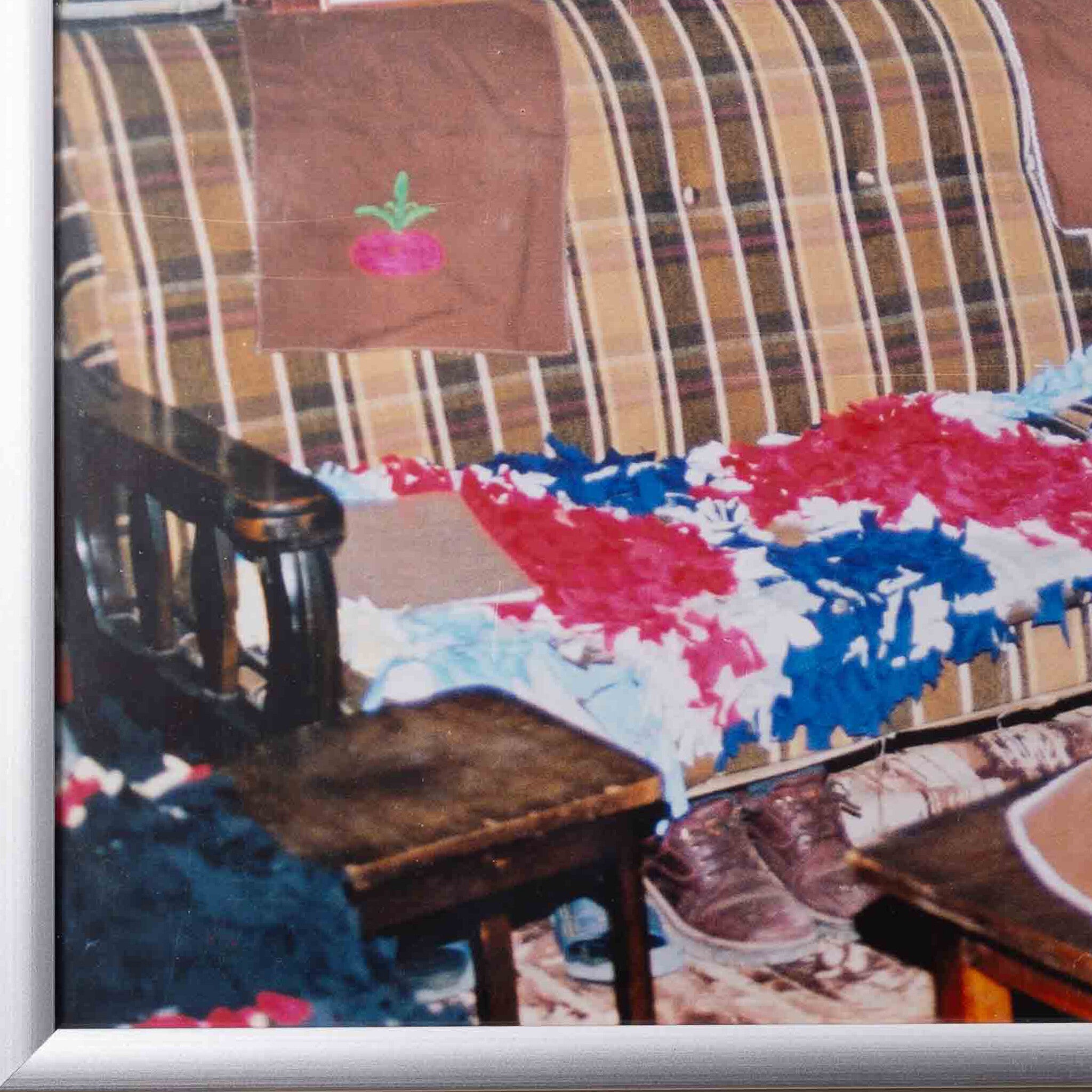 Twee foto's (High Density Lounge) van Bester Ndoro in Mutare, Zimbabwe, 2001-zoom-4
