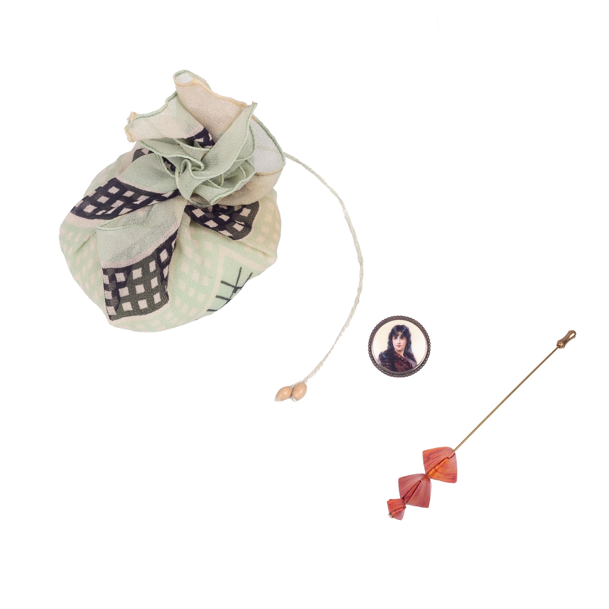 Sachet, speld en broche;  20e eeuw-1