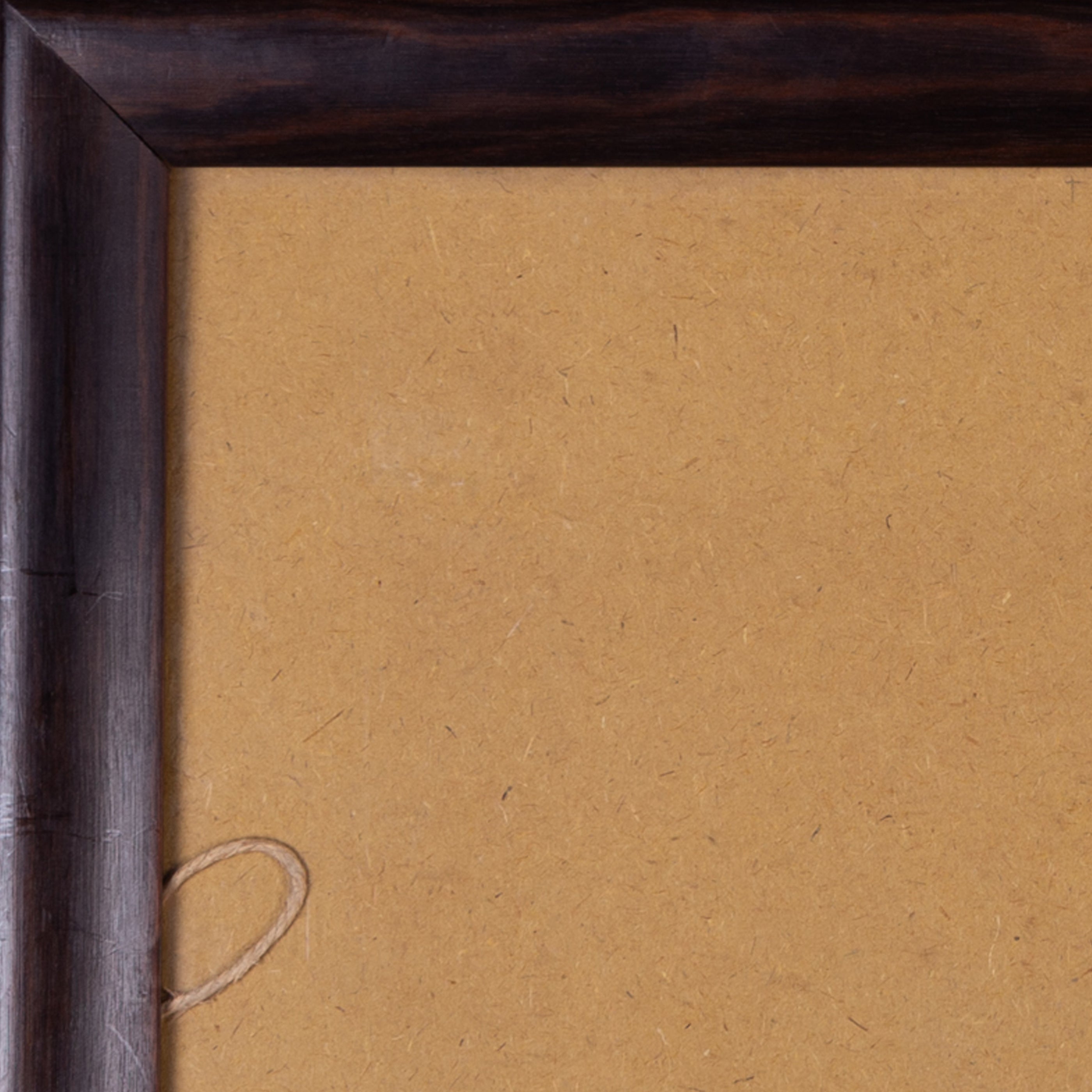 Bruine houten lijst; ca. 63,5 x 72,5 x 2,5 cm; 20e eeuw