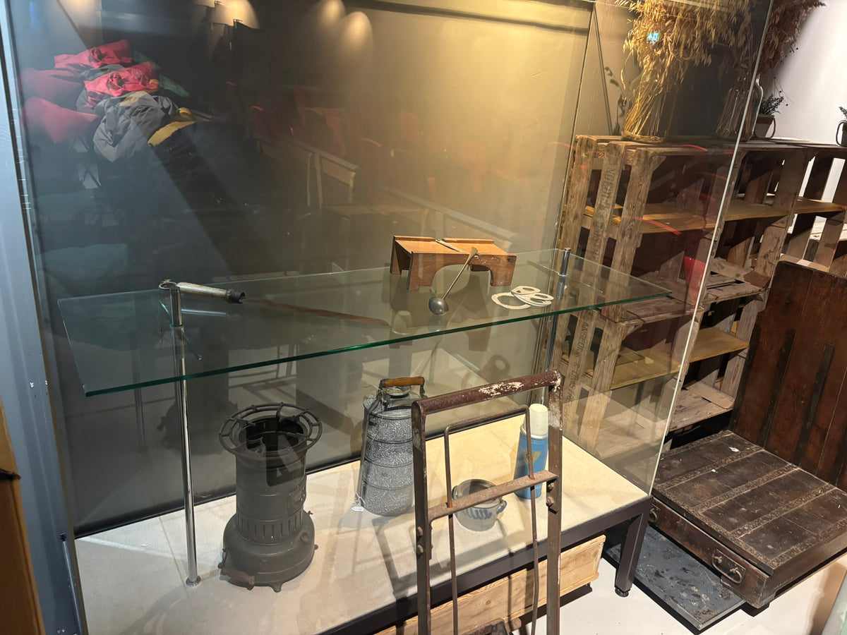 Glazen museumvitrine met etagère-2